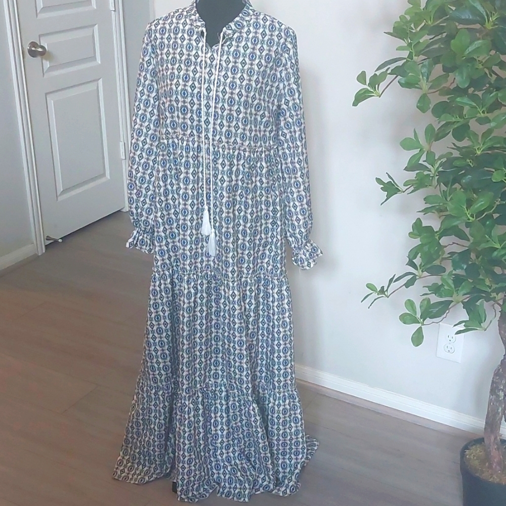 TAVIN Woman Longsleeve Tired Maxi Dress Size 8